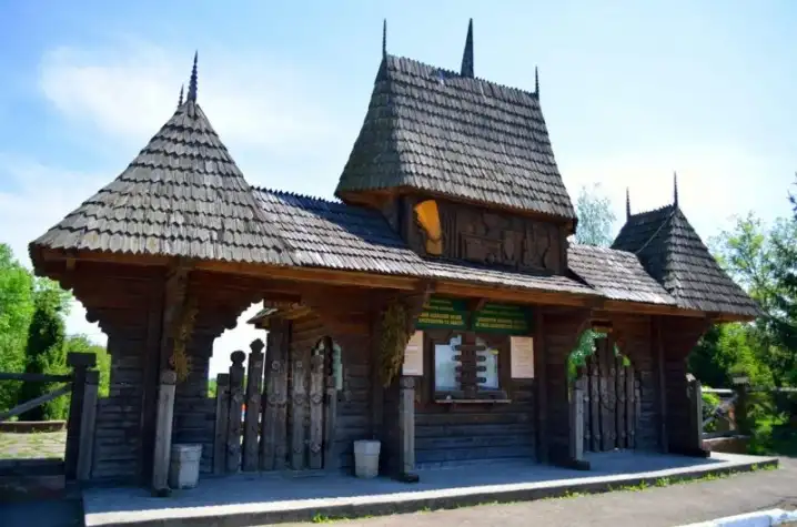 У Світловодську створили нову сцену просто неба біля краєзнавчого музею