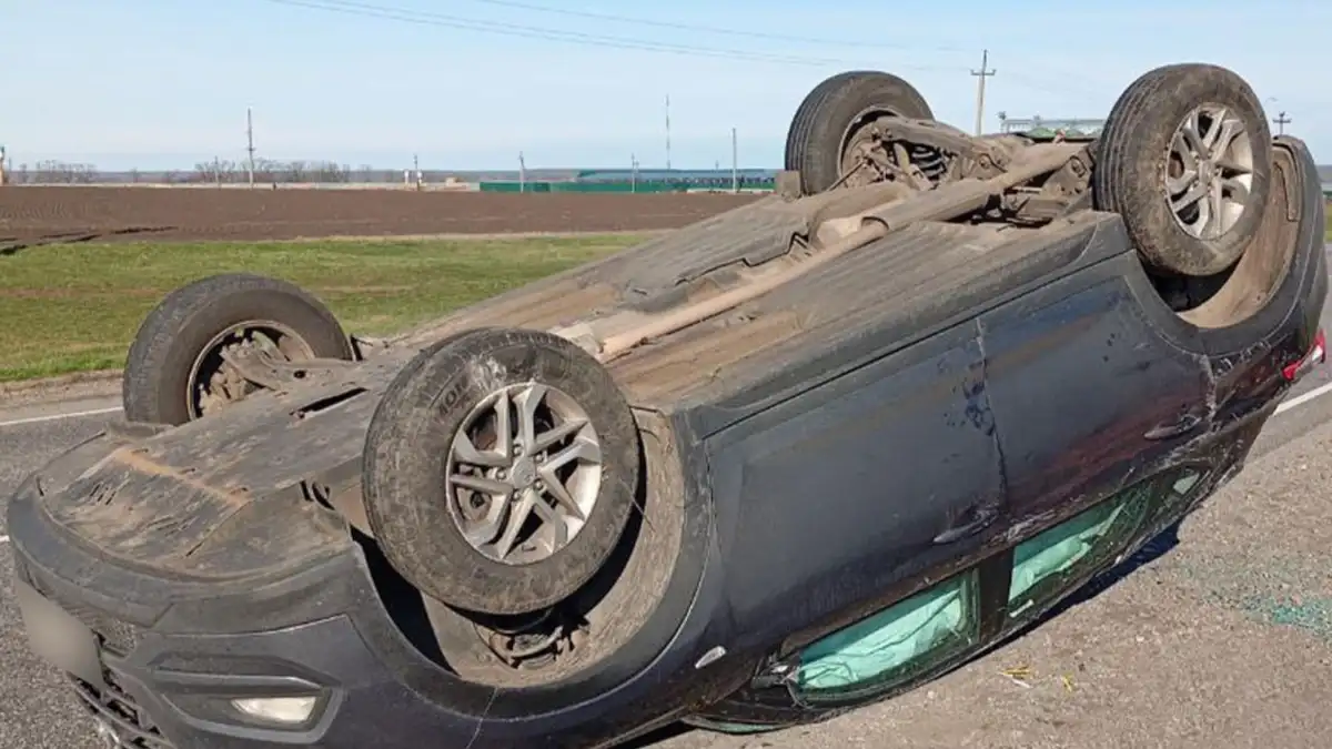 Автомобіль Hyundai перекинувся на трасі в Кіровоградській області