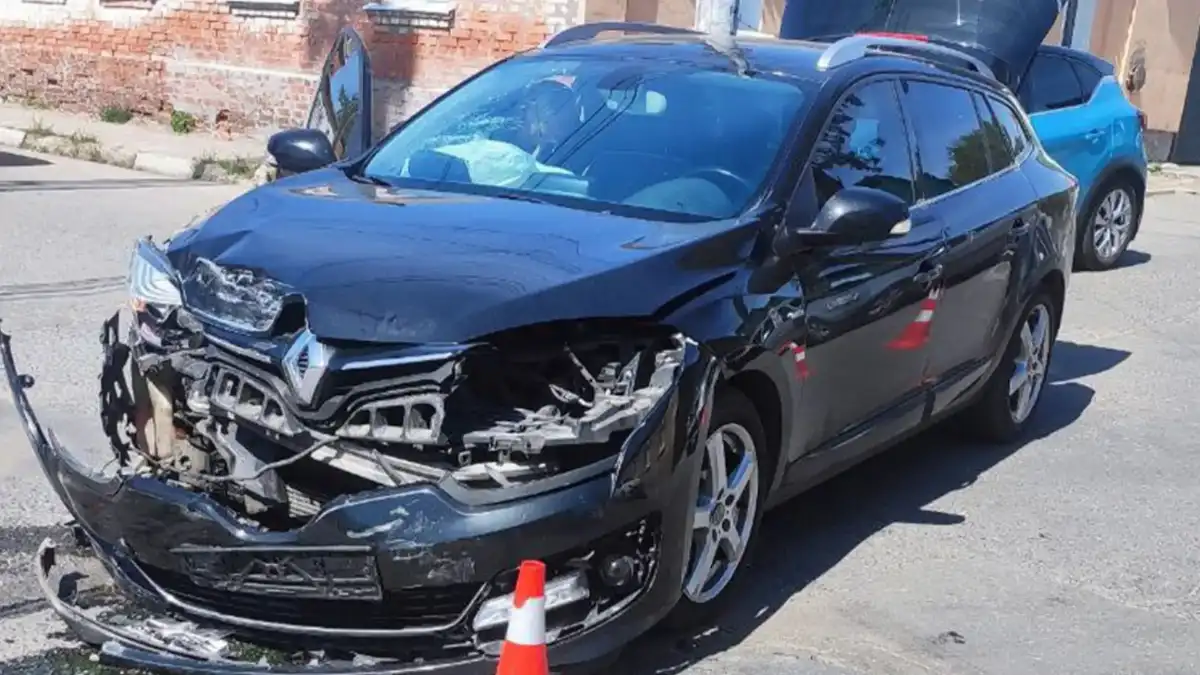 У Кропивницькому сталося ДТП між двома легковиками на перехресті