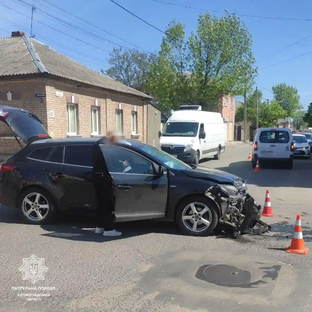 У Кропивницькому сталося ДТП між двома легковиками на перехресті
