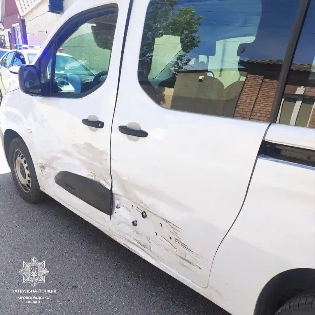 У Кропивницькому сталося ДТП між двома легковиками на перехресті