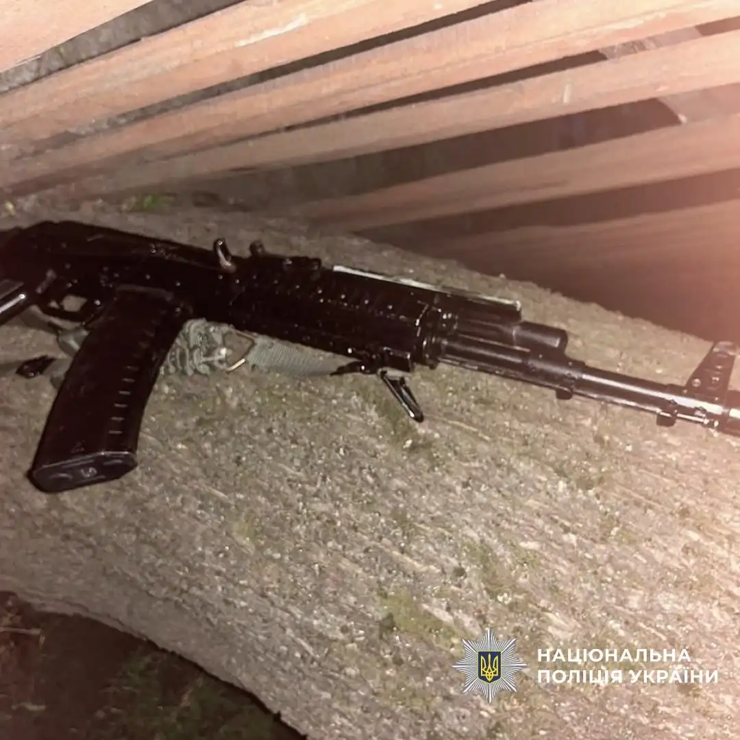 Погрожував зброєю посеред вулиці: у Кропивницькому чоловіку повідомили про підозру