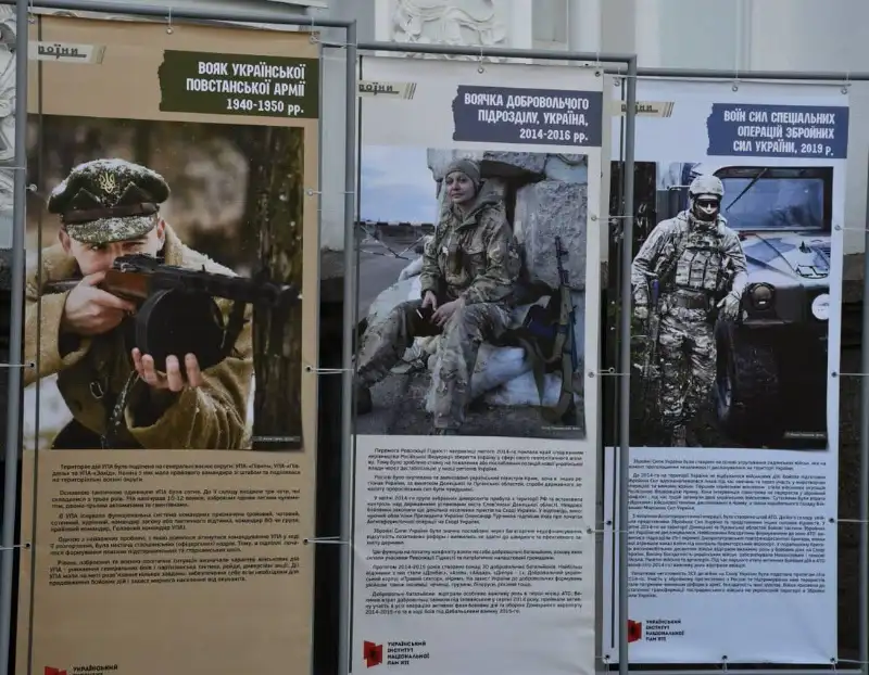 У Кропивницькому відкрили виставку про українських воїнів: від княжих часів до сьогодення