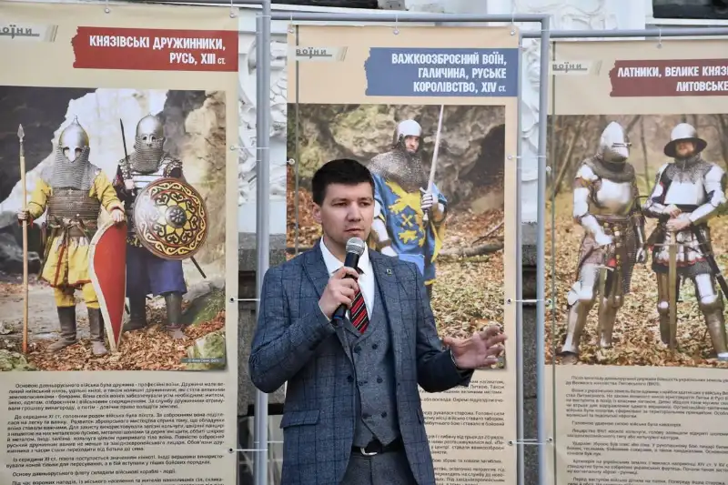 У Кропивницькому відкрили виставку про українських воїнів: від княжих часів до сьогодення