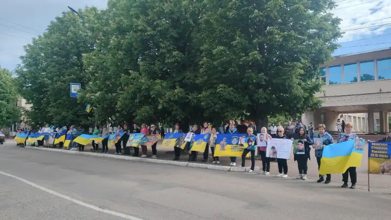 У Новоукраїнці пройшла тиха акція підтримки родин полонених і зниклих безвісти