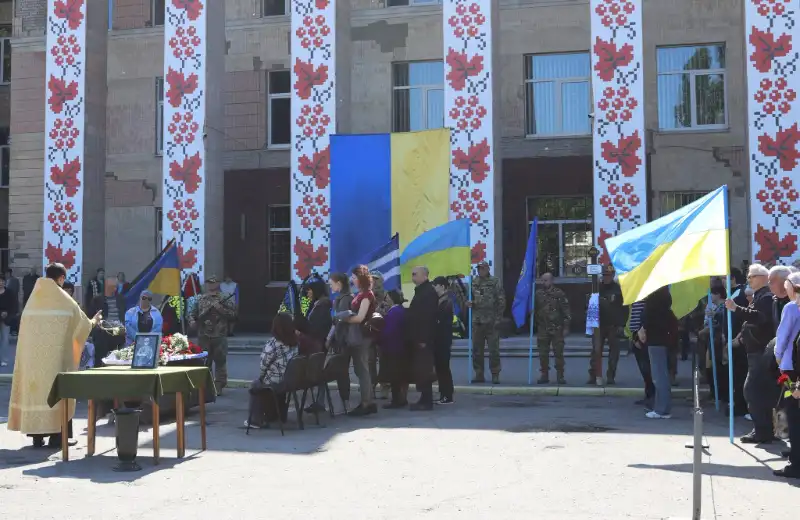 На Кіровоградщині попрощалися з капітаном танкового батальйону Василем Сідненком