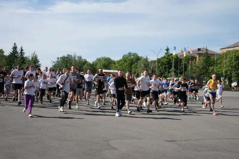 В Олександрії відбувся благодійний забіг до Дня міста — зібрані кошти підуть на дрон для ЗСУ