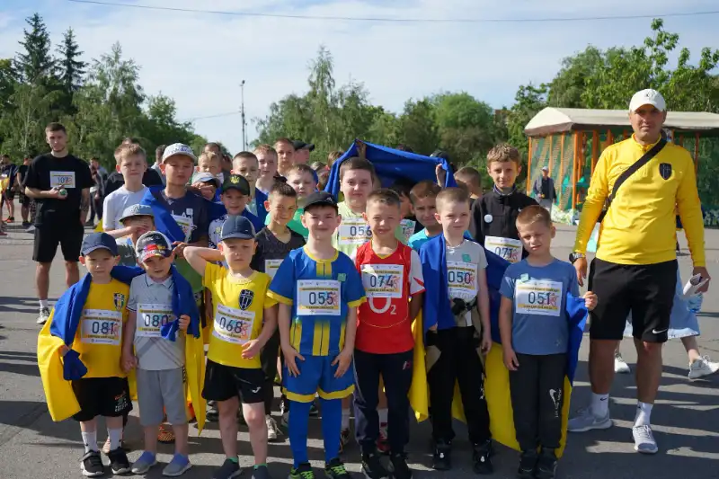 В Олександрії відбувся благодійний забіг до Дня міста — зібрані кошти підуть на дрон для ЗСУ