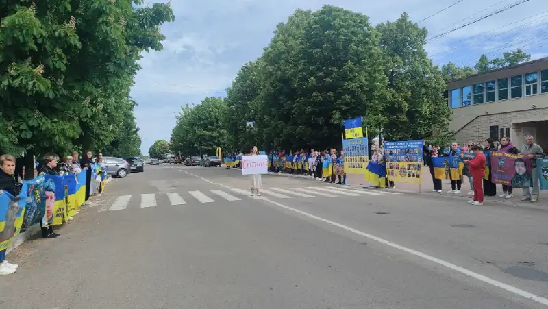 У Новоукраїнці пройшла тиха акція підтримки родин полонених і зниклих безвісти