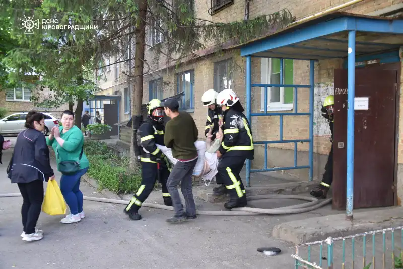 Пожежа в багатоповерхівці Кропивницького: евакуйовано 5 людей, одна особа постраждала