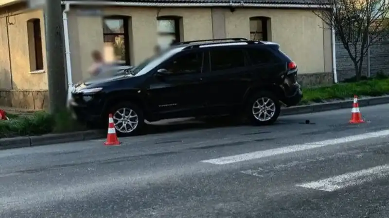 У Кропивницькому Toyota спричинила ДТП: Jeep відкинуло в електроопору