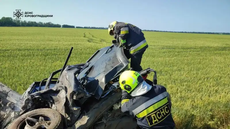Поліція розшукує свідків смертельної аварії на Кіровоградщині: загинули четверо людей