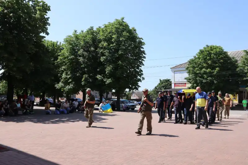 Новоукраїнська громада провела в останню путь загиблого бійця Дмитра Римаря