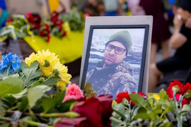 Світловодськ попрощався з полоненим героєм Денисом Голіком