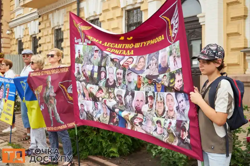 «Ми чекаємо живими»: у Кропивницькому відбулася акція на підтримку зниклих і полонених захисників