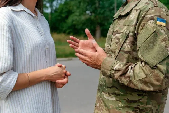 Військовий психолог розповів, як безпечно і підтримуюче спілкуватися з ветеранами