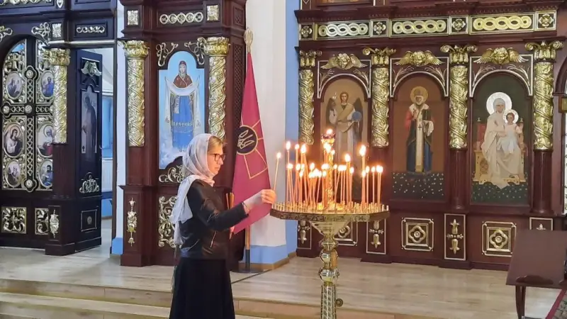 Священник із Кропивницького пояснив, чи можуть жінки відвідувати храм без хустки та у штанах